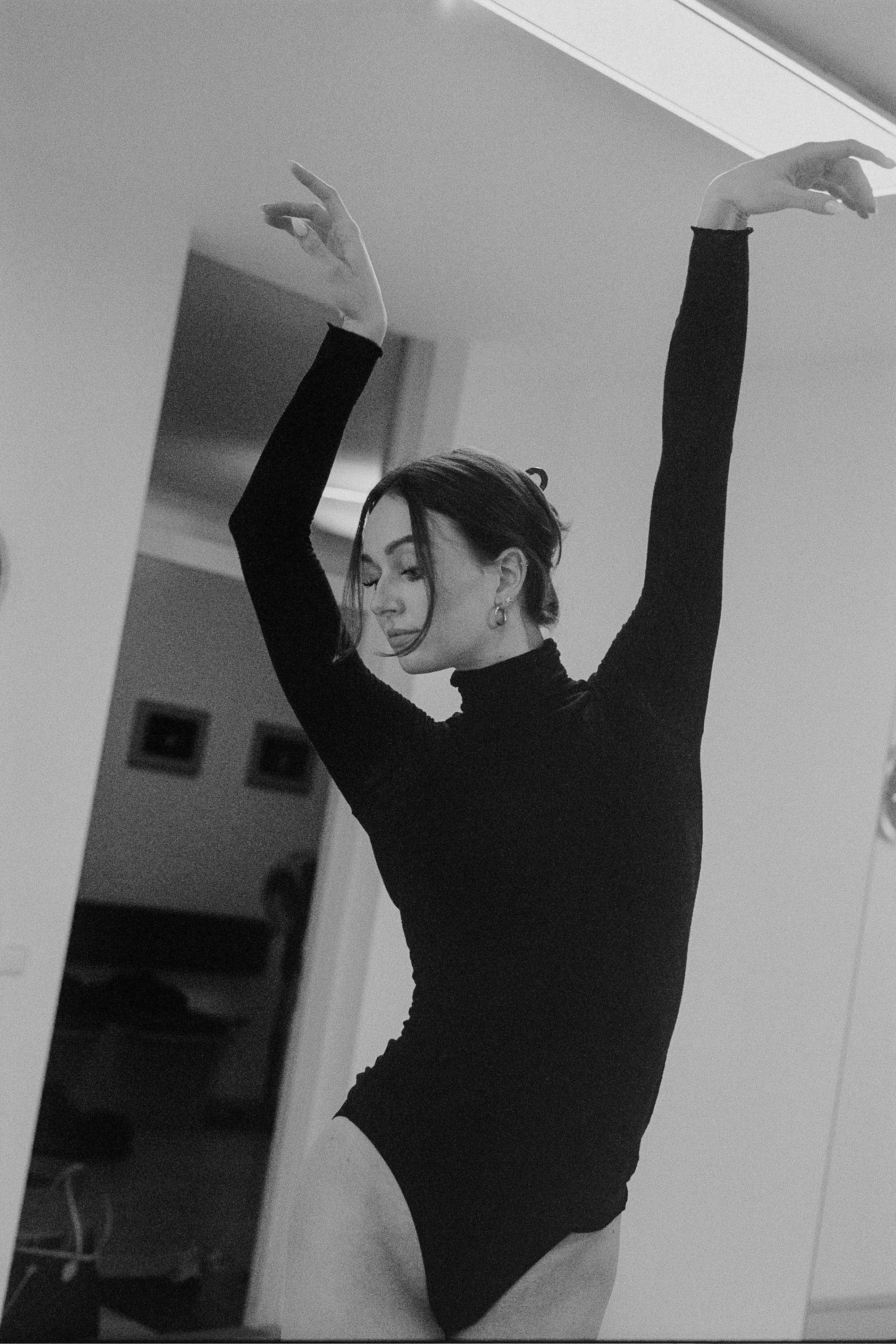 Monochrome Dance 06